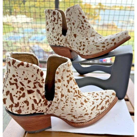 ARIAT white and brown cow print Haircalf Western Leather Ankle Boot 7 B Women’s - Picture 8 of 11